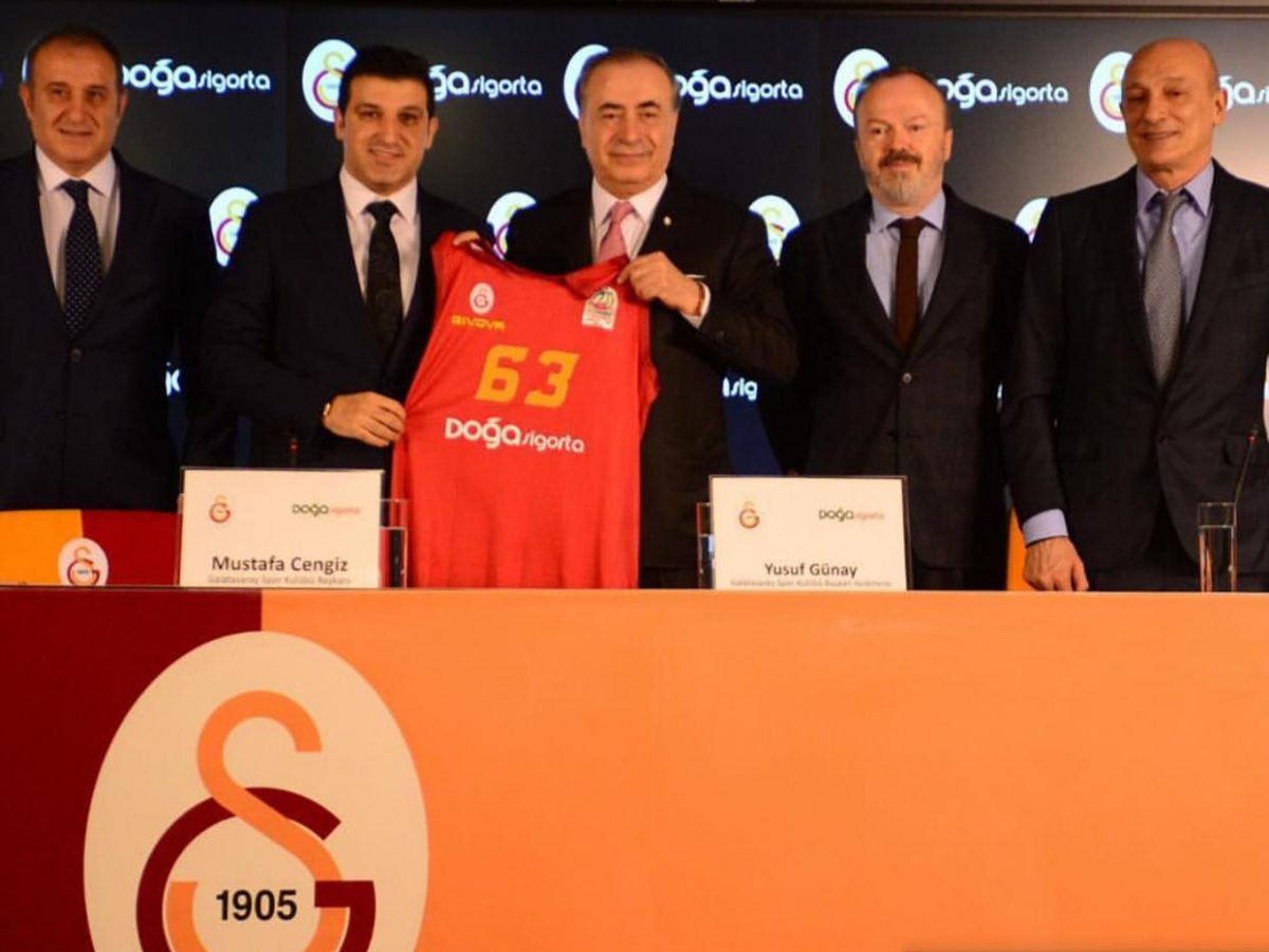 Türk Telekom Stadyumu’nda Gerçekleşen Basın Toplantısında Sponsorluk Anlaşmasına Dair İmzalar Atıldı Görsel